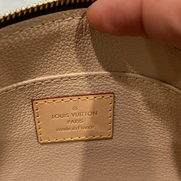 Louis Vuitton monogram cosmetic pouch - Picture 6 of 11